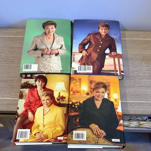 Mary Higgins Clark Hardcover Book Set - Picture 2 of 2